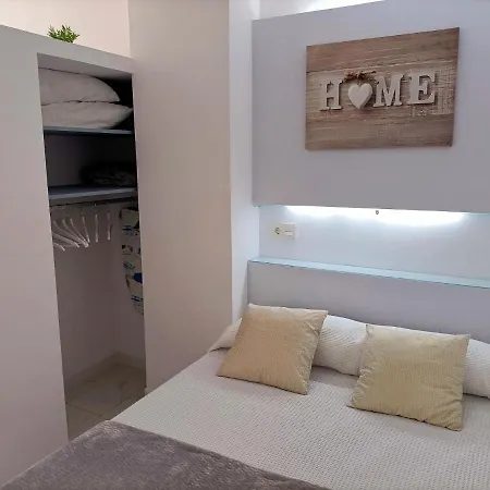 Comodo Al Lado De La Playa De Canteras