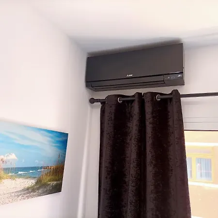 Comodo Al Lado De La Playa De Canteras